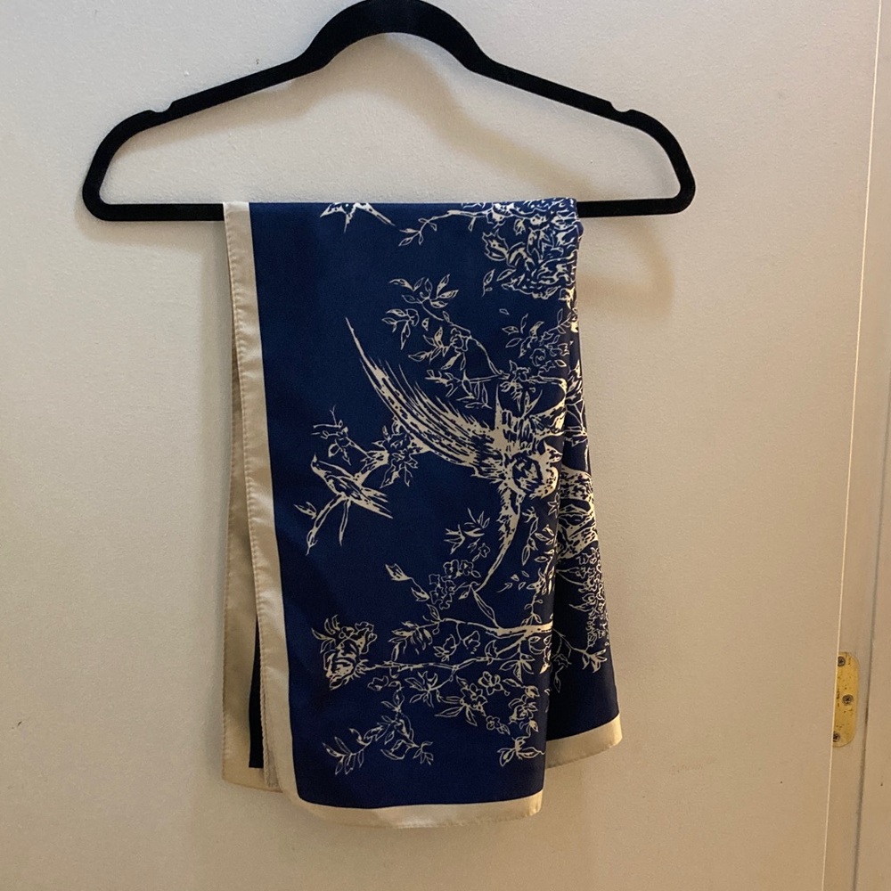 Source Unknown Blue and Cream Scarf